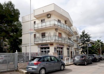 Edificio all\'aperto - Quadrilocale Della Resistenza
 
10, Bitritto - foto 1