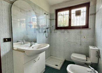 Bagno - Casa semi indipendente VICOLO VITTORIO ALFIERI
 
11, Corte de' Frati - foto 21
