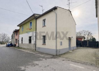 Casa all\'aperto - Casa semi indipendente Via Ugo Pelò
 
5, Castelvetro Piacentino - foto 1
