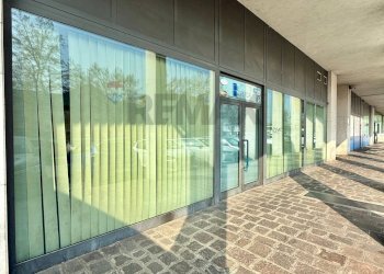 Terrazza - Negozio Via Lucchini
 
105, Cremona - foto 20