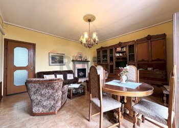 Sala da pranzo - Quadrilocale Viale Matteotti
 
79, Sesto ed Uniti - foto 3