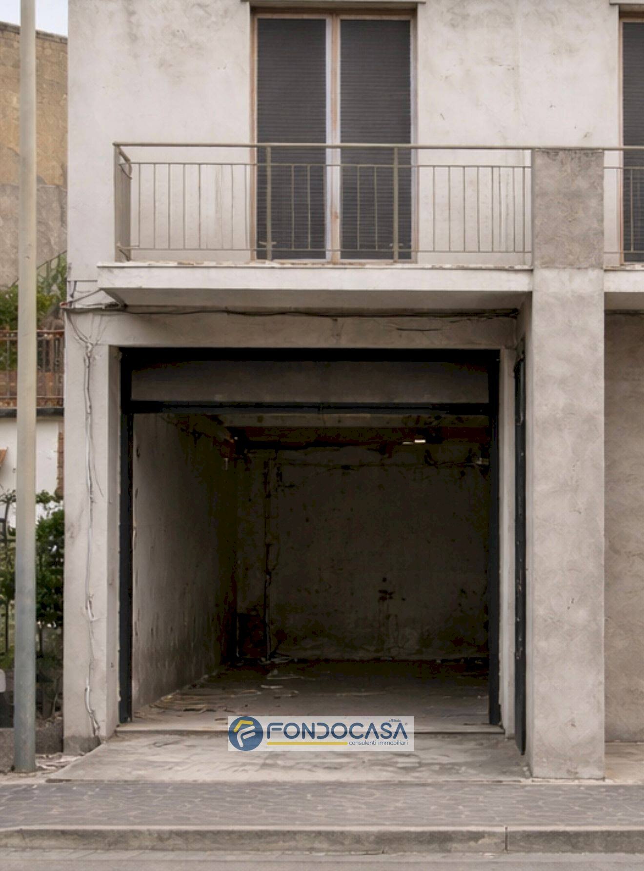 Foto 2 - Commercial Premises Via Domiziana
 
324, Mondragone - photo 2