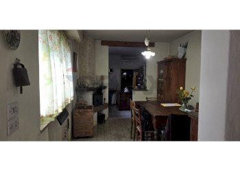 Sala da pranzo - Casa indipendente Via San Fermo
 
4, Redondesco - foto 5