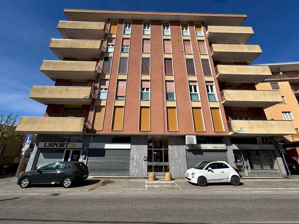 Facciata - Three-room apartment via Crenna, 17, Cardano al Campo - photo 3