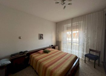 Camera da letto - Trilocale via Crenna, 17, Cardano al Campo - foto 5