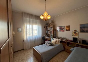 Camera da letto - Trilocale via Crenna, 17, Cardano al Campo - foto 18