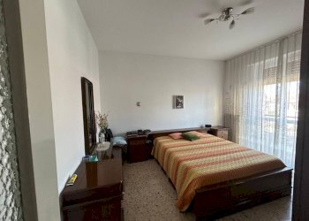Camera da letto - Trilocale via Crenna, 17, Cardano al Campo - foto 19