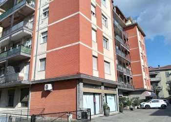 Facciata - Shop via Gaetano Callani, 20, Parma (neighborhood San Lazzaro) - photo 1