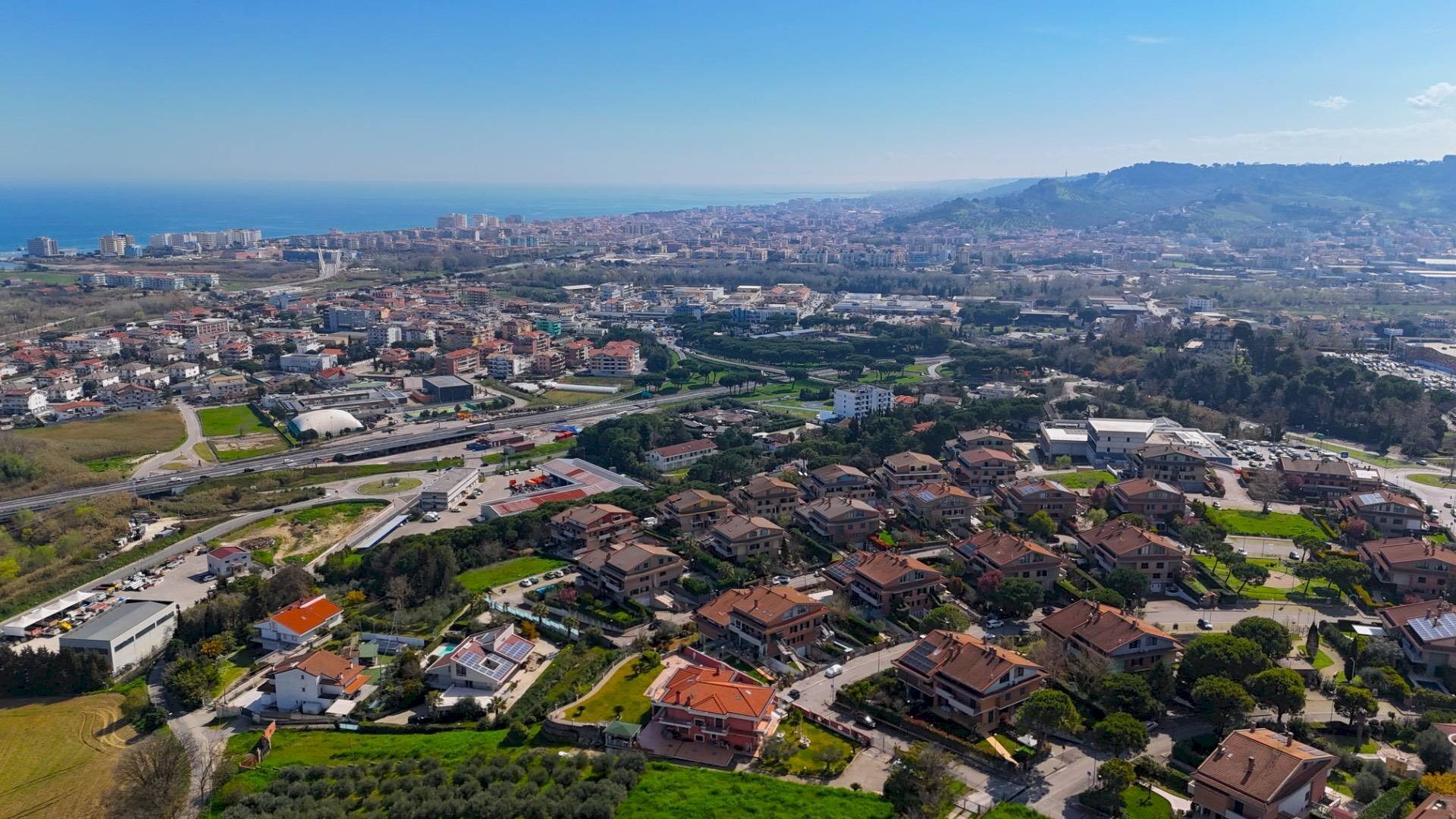 Foto 3 - Villa a Schiera via levante
 
33, Città Sant'Angelo - foto 3