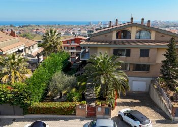 Foto 2 - Villa a Schiera via levante
 
33, Città Sant'Angelo - foto 2