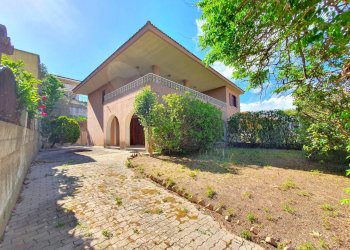 Foto 1 - Villa Corso Bernardino Telesio
 
80, Settingiano - photo 1