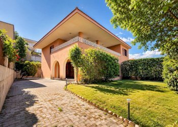 Foto 1 - Villa Corso Bernardino Telesio
 
80, Settingiano - photo 1