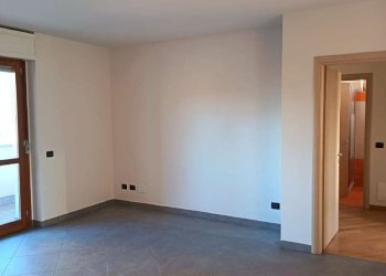 soggiorno - Quadrilocale corso GIULIO CESARE, 67, Torino (zona Aurora) - foto 3