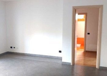 soggiorno - Quadrilocale corso GIULIO CESARE, 67, Torino (zona Aurora) - foto 5