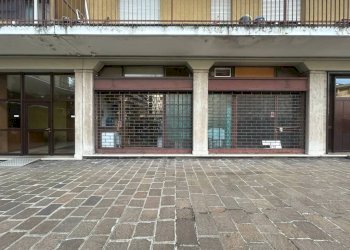 Facciata - Shop via Silvestro Sanvito, 60, Varese - photo 8
