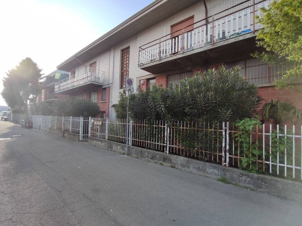 Facciata - Four-room apartment via Enrico Toti, 1, Peschiera Borromeo - photo 1