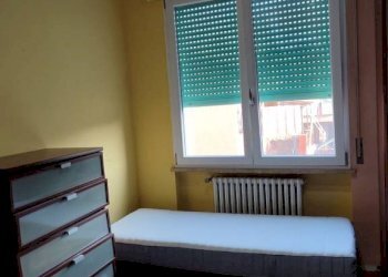 Camera da letto - Four-room apartment via Enrico Toti, 1, Peschiera Borromeo - photo 9