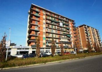 Facciata - Trilocale via Amedeo d'Aosta, Mediglia - foto 2