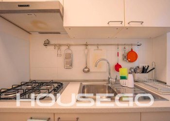 Cucina - Bilocale vico Morchi, 6, Genova (zona Centro Storico) - foto 5