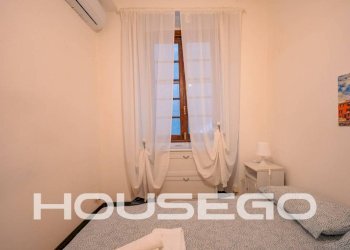 Camera da letto - Bilocale vico Morchi, 6, Genova (zona Centro Storico) - foto 11