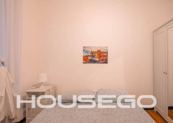 Camera da letto - Bilocale vico Morchi, 6, Genova (zona Centro Storico) - foto 12