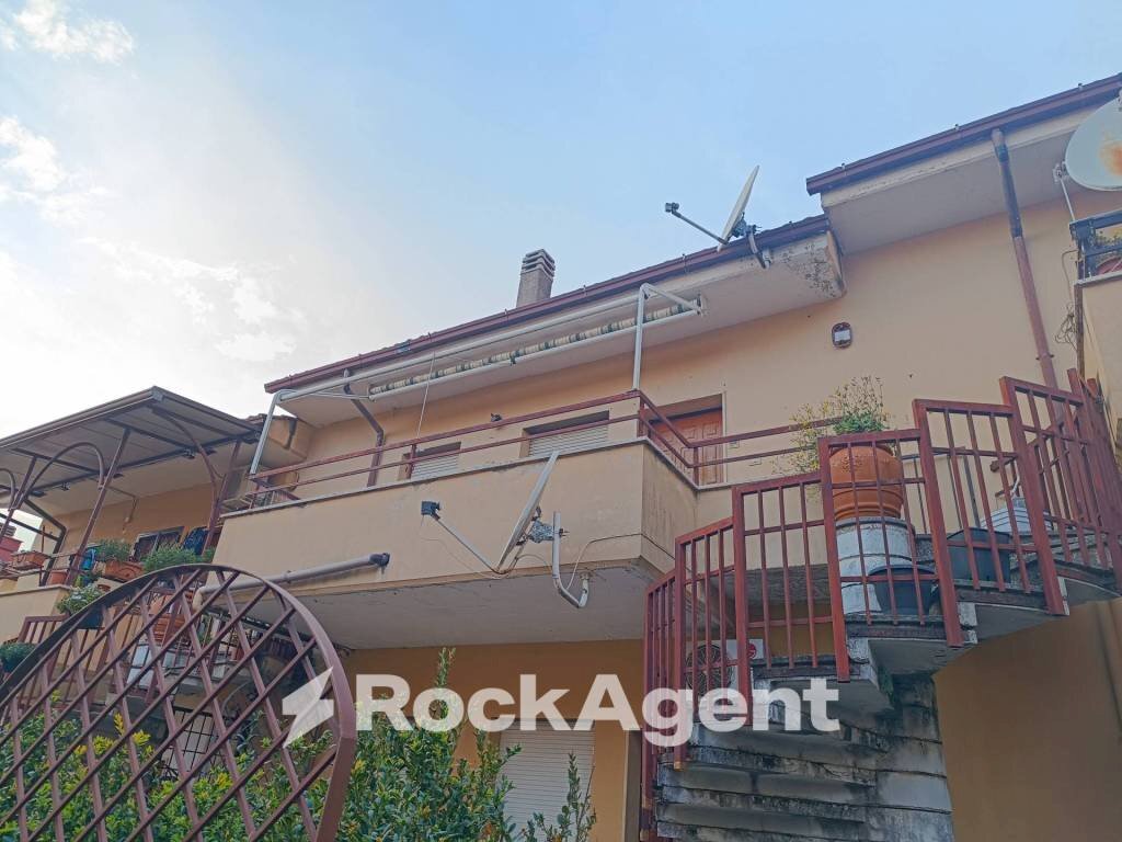 Facciata - Three-room apartment corso Vittorio Emanuele, Marcellina - photo 1