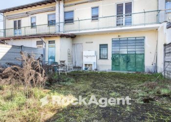 Facciata - Villa a Schiera viale Martiri della Libertà, 58, Mede - foto 32