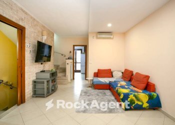 Salone - Villa a Schiera viale Valle dell'Aniene, Guidonia Montecelio - foto 7