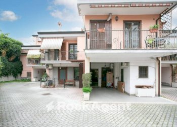 Facciata - Villa a Schiera viale Valle dell'Aniene, Guidonia Montecelio - foto 18