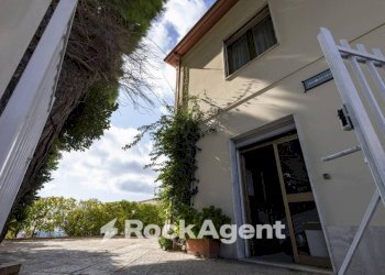 Facciata - Villa viale Vincenzo Gattoleo, 127, Catanzaro - foto 7