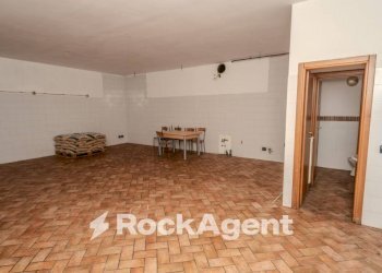 Salone - Negozio via Del Macello, 30, Viterbo - foto 4