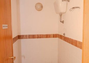 Bagno - Negozio via Del Macello, 30, Viterbo - foto 7