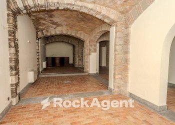 Interno palazzo - Negozio via Del Macello, 30, Viterbo - foto 22