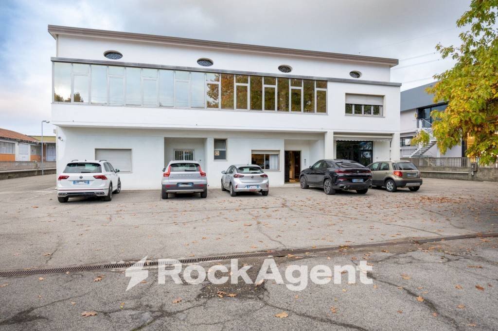 Facciata - Negozio via Marco Polo, 105, Bientina - foto 1