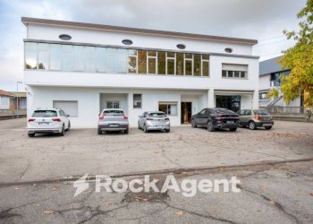 Facciata - Negozio via Marco Polo, 105, Bientina - foto 1