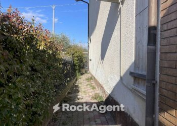 Cortile interno - Villa contrada Feudo da Sole, 23, Basciano - foto 23