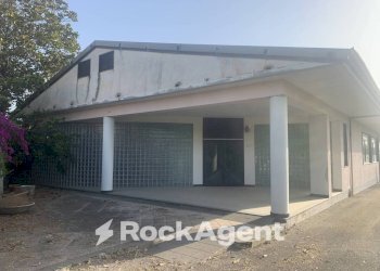 Facciata - Altro via Amedeo Molinara, Altavilla Silentina - foto 2