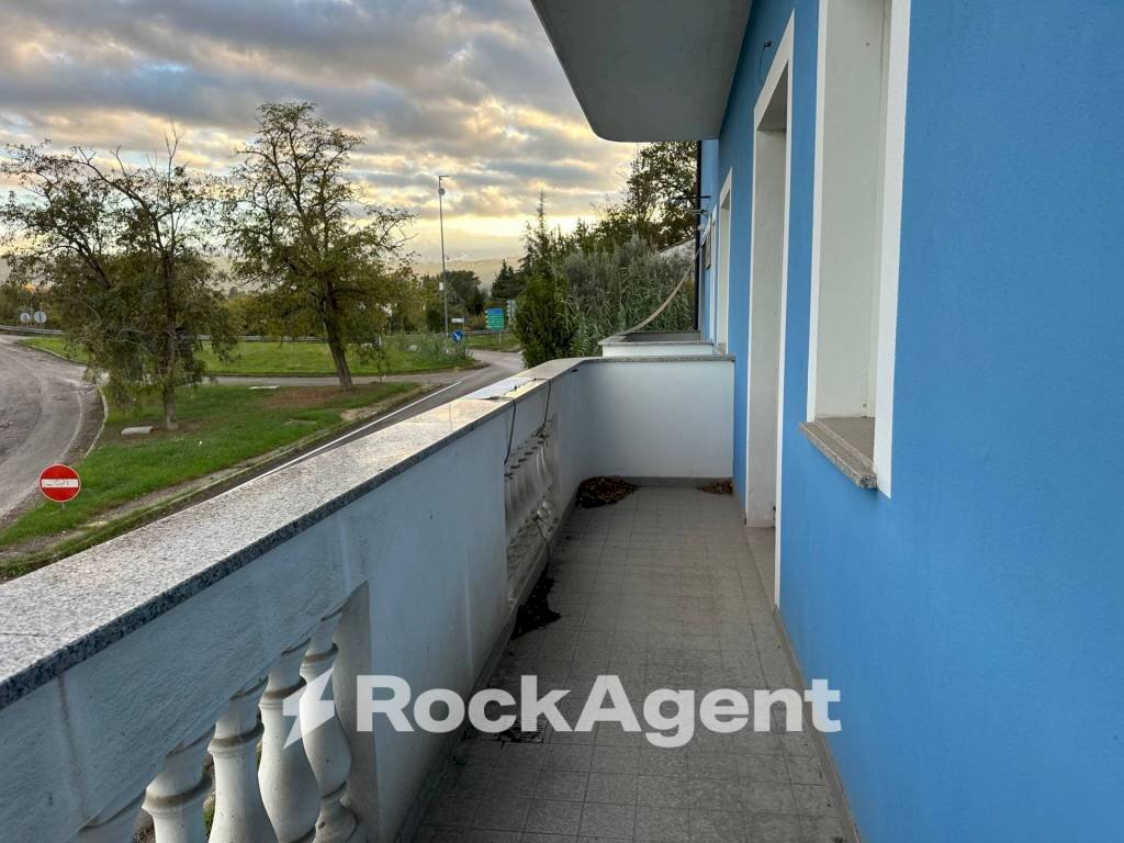 Balcone - Appartamento via del Villino, Alanno - foto 3