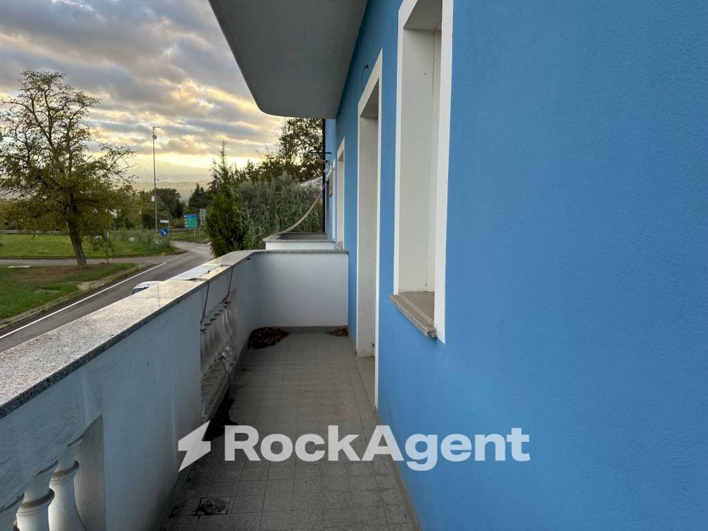 Balcone - Four-room apartment via del Villino, Alanno - photo 2