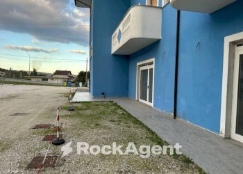 Balcone - Appartamento via del Villino, Alanno - foto 1