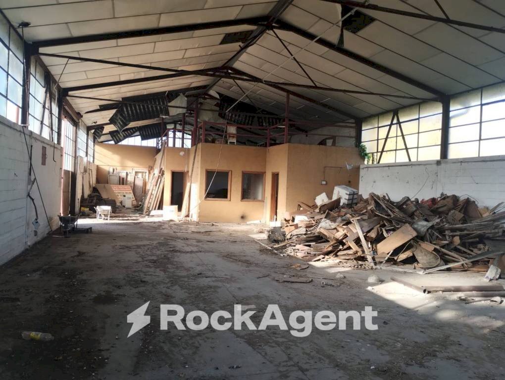 Magazzino - Capannone via Siena, 24, Mantova - foto 1