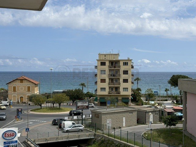 IMG_9900 - Quadrilocale Viale Riviera 60, Pietra Ligure - foto 1