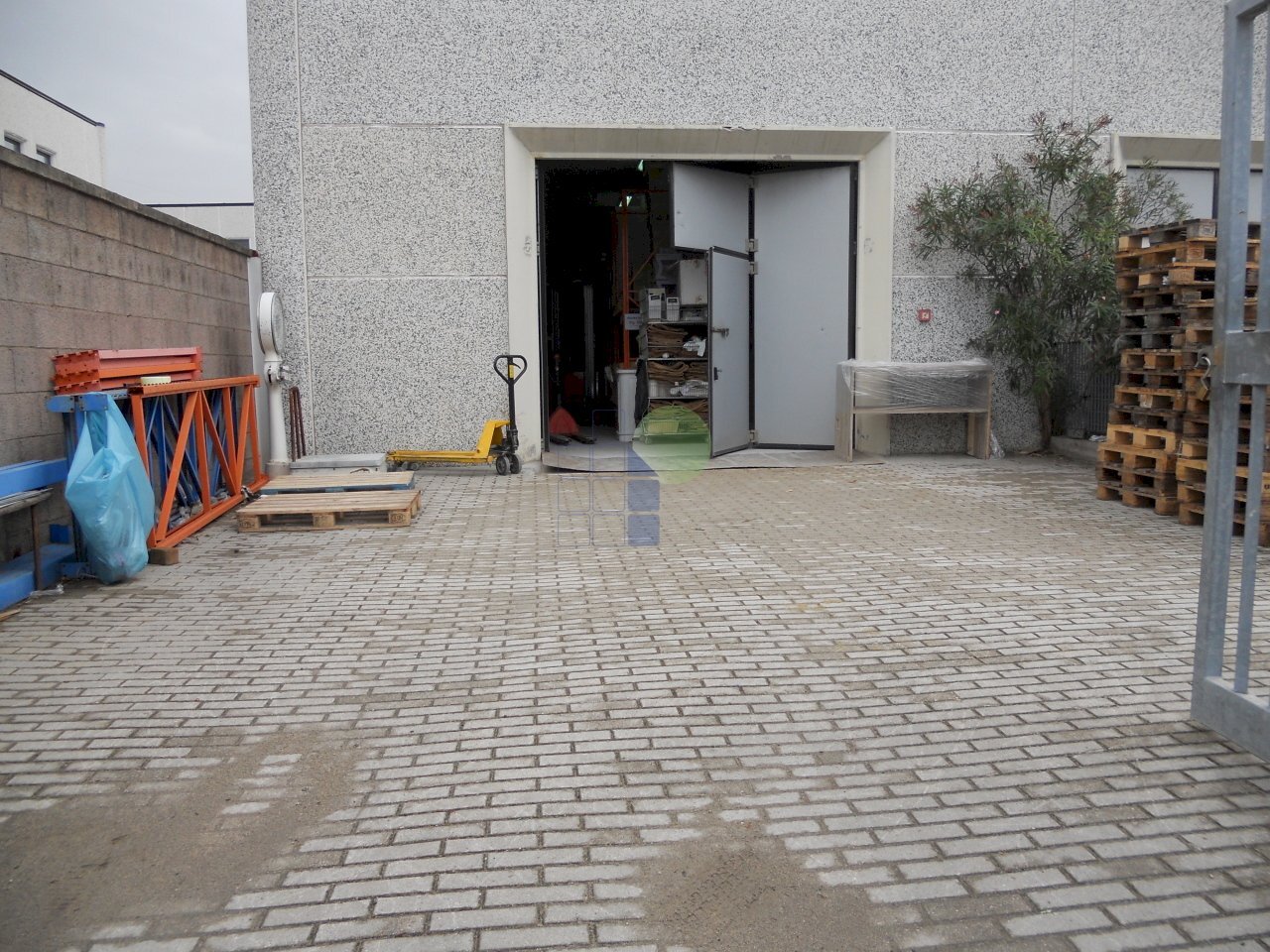 DSCN9940.JPG - Locale Commerciale Via Guarini, Livorno - foto 1