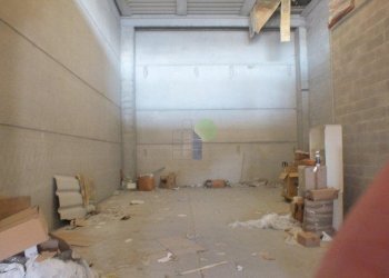 S0683589.JPG - Locale Commerciale Via Guarini, Livorno - foto 9