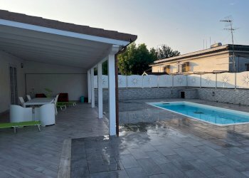 Piscina - Quadrilocale Strada Pantani da Basso, Terracina - foto 1