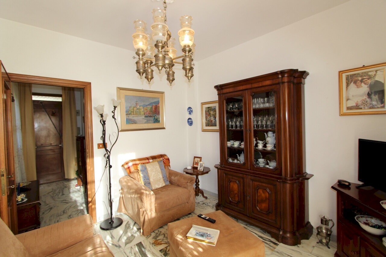 002 - Sala.jpg - Portion of a house Avegno - photo 2