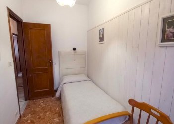 010 - Camera singola.jpg - Porzione di casa Avegno - foto 11