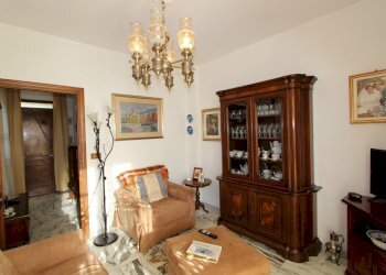 002 - Sala.jpg - Portion of a house Avegno - photo 2