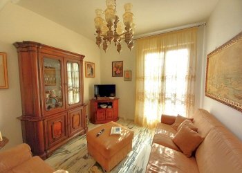 003 - Sala.jpg - Portion of a house Avegno - photo 3