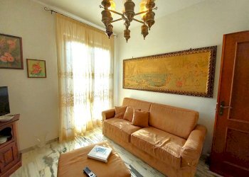 004 - Sala.jpg - Portion of a house Avegno - photo 4